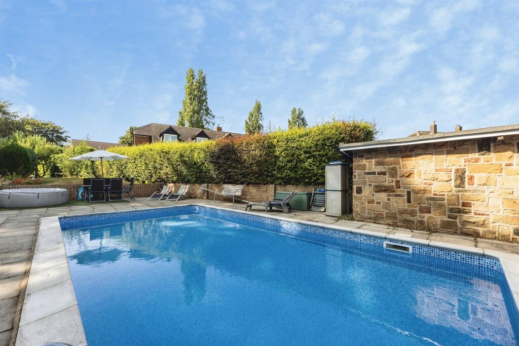 House in Wakefield, West Yorkshire - View 3