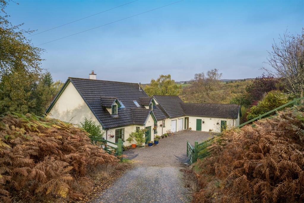 4-bed detached on Balnain, Drumnadrochit, £450,000