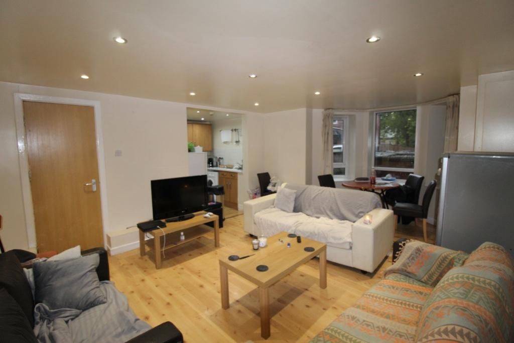 House in Leeds, West Yorkshire - View 3