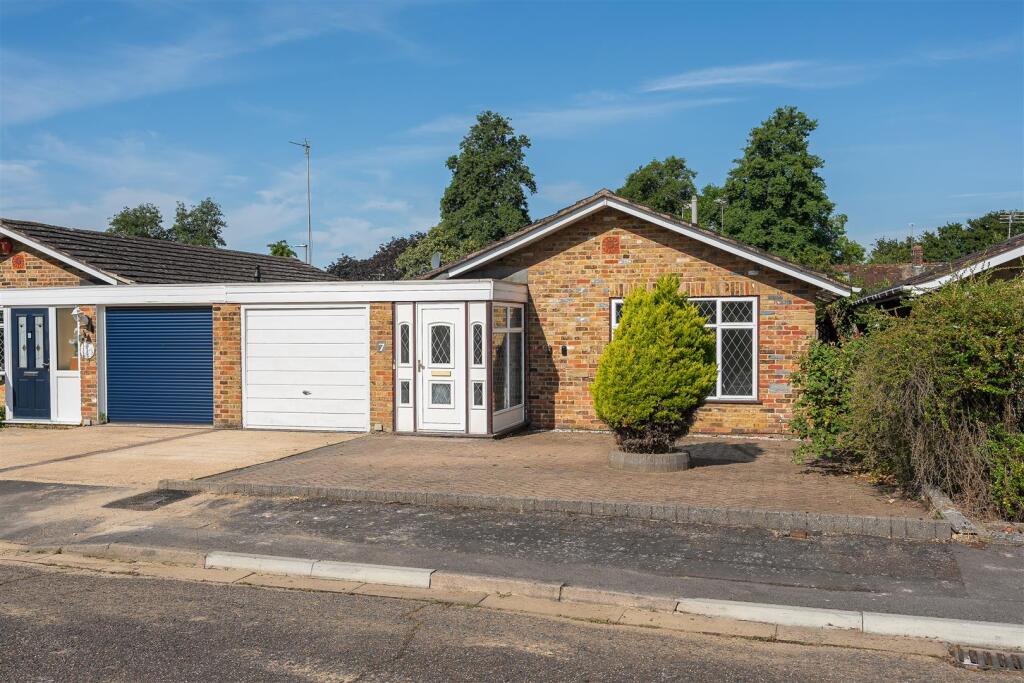 2-bed house on Treeside Close, West Drayton, £475,000