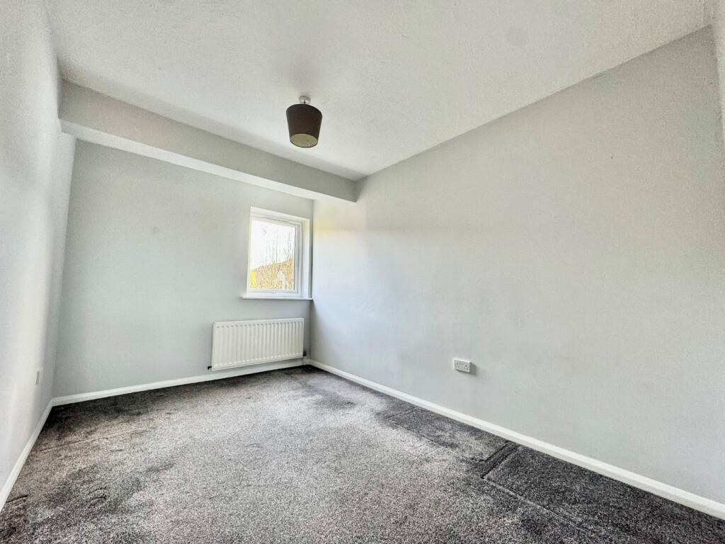 Apartment in Shepperton, Surrey - More