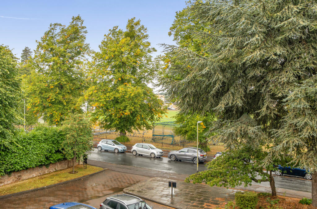 Apartment in Gloucester - View 5