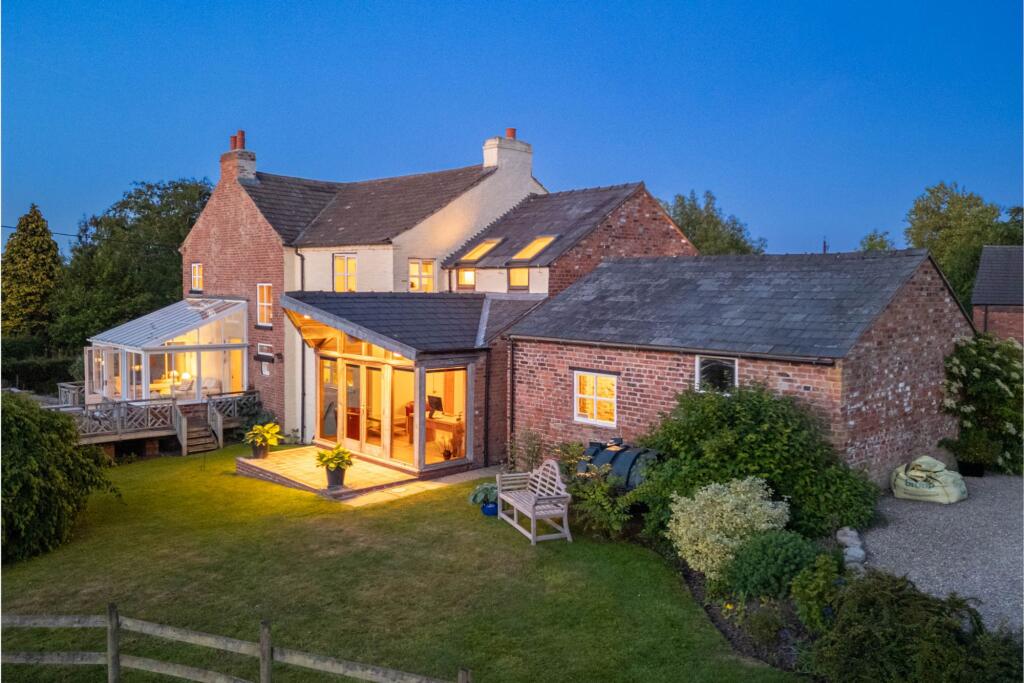 Yew Tree Farm, 59 Cliff Road, Acton Bridge, CW8 3QY photo 3