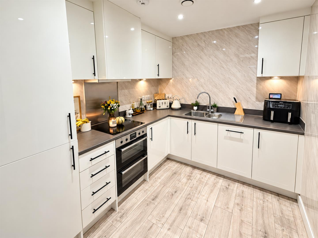 Apartment in Northampton, North Northamptonshire - View 5