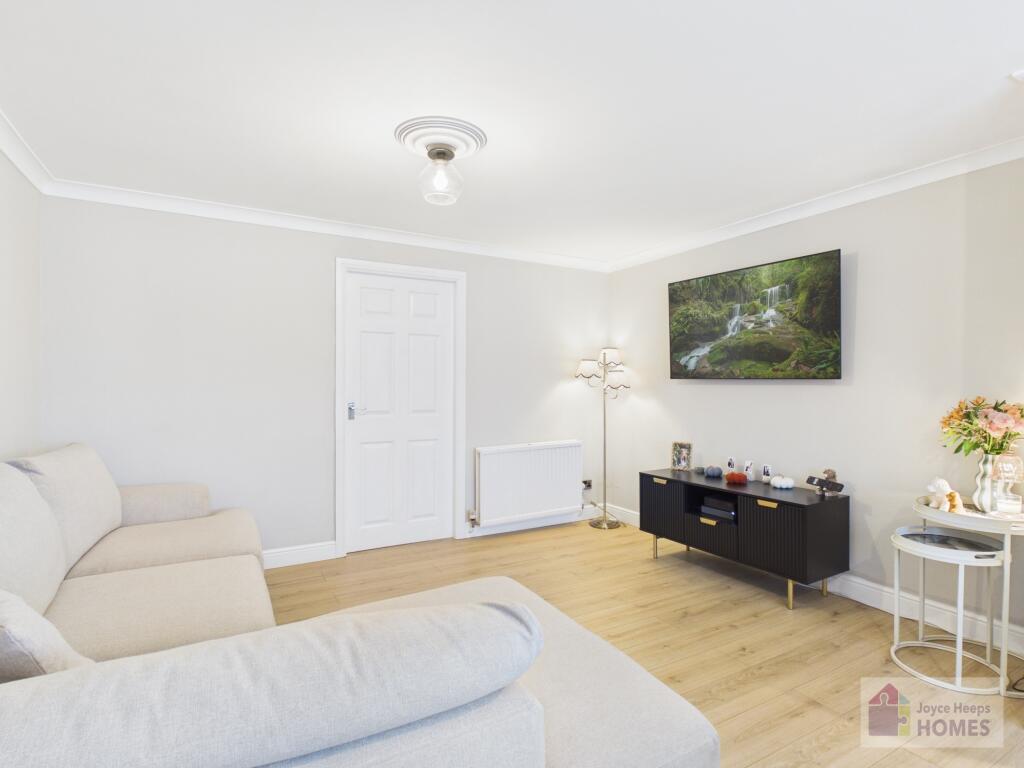 House in East Kilbride, Long Calderwood, Calderwood - More