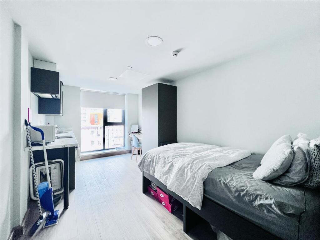 Apartment in Nottingham, Nottinghamshire - View 2