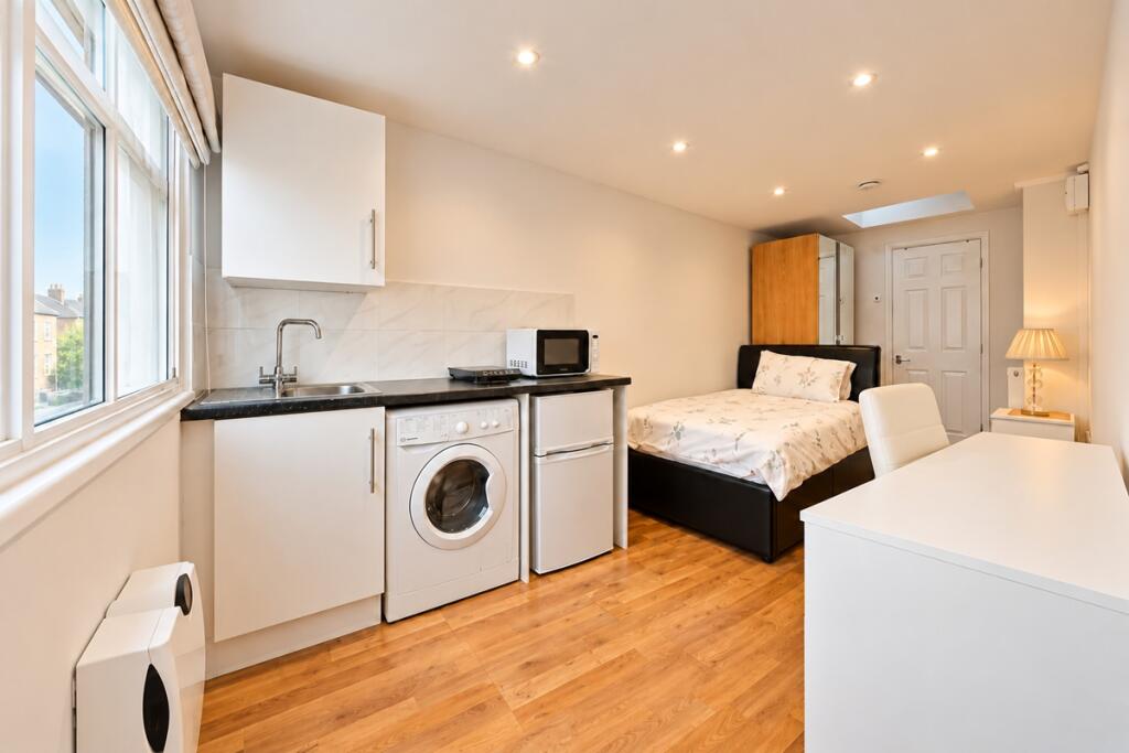Apartment in Twickenham - More