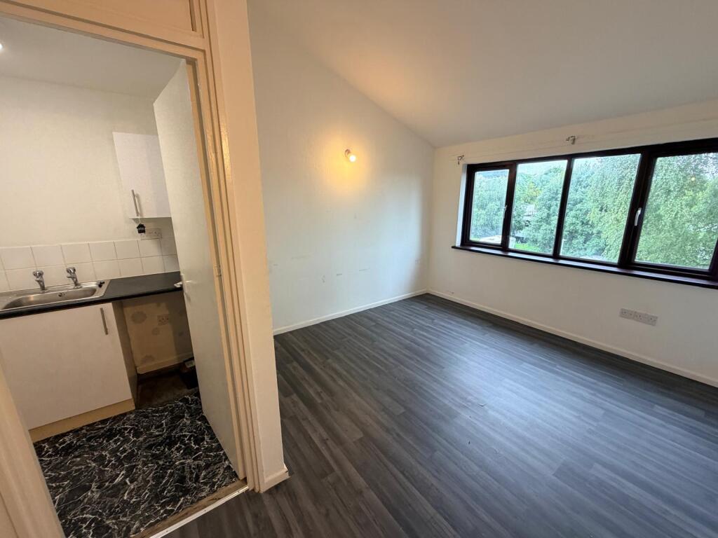 Apartment in Northampton - View 4