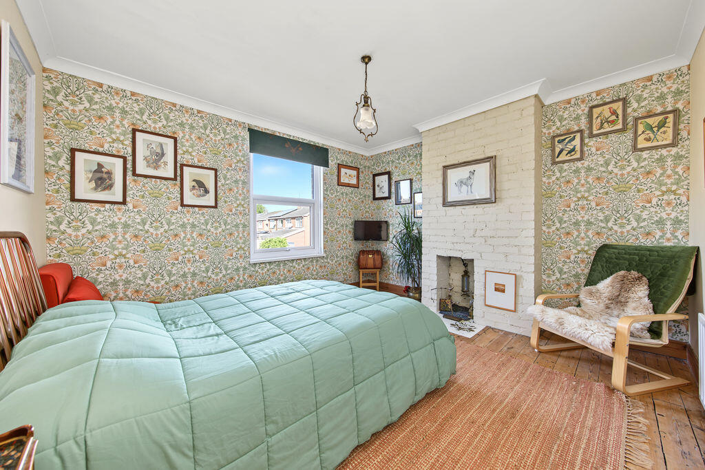 House in Chesterfield, Derbyshire - More