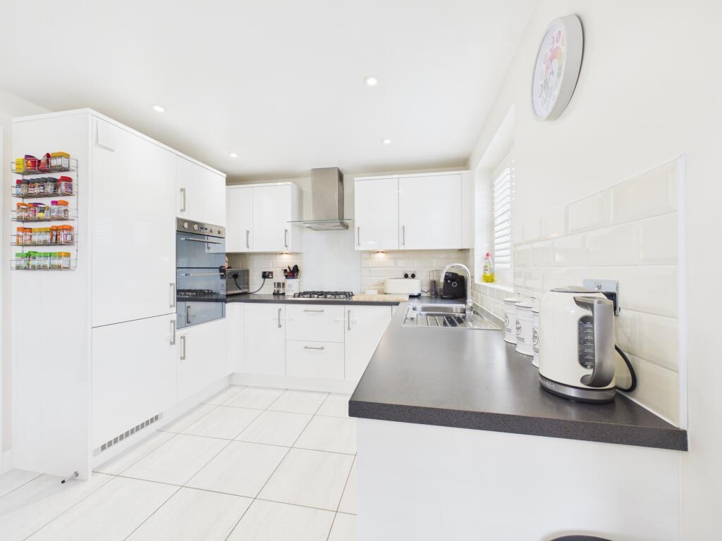 House in Basingstoke and Deane, Bramley - View 3