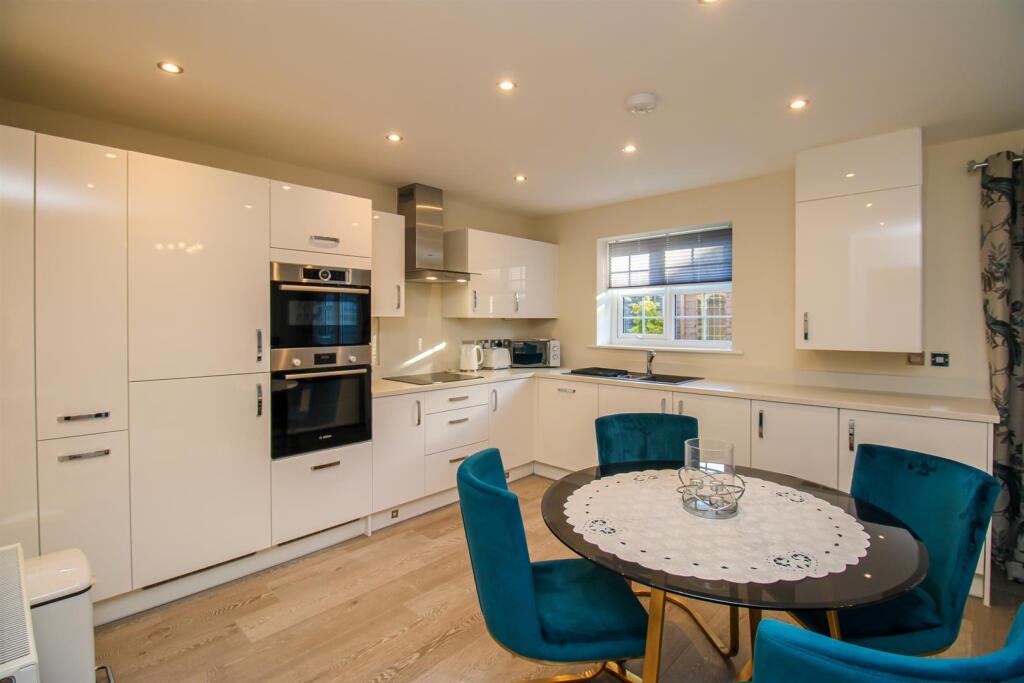 Nevile Drive, Walton, Wakefield photo 3