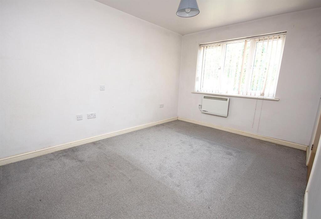 Apartment in Southampton - View 4