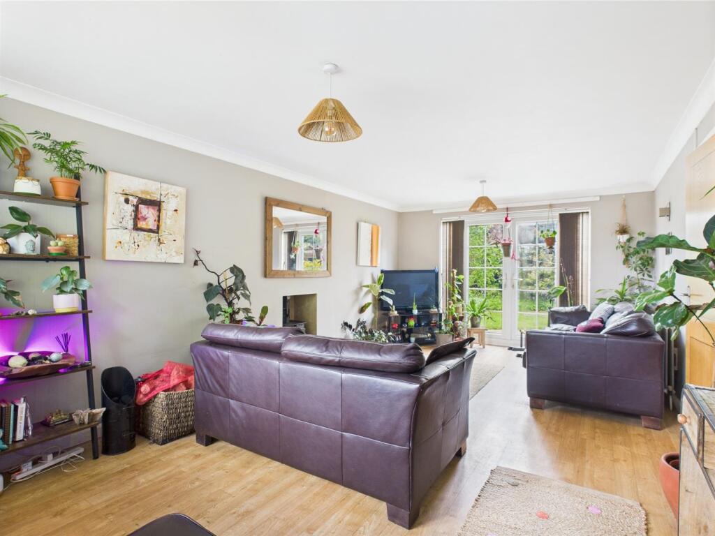 Rawnsley Close, Alford photo 3