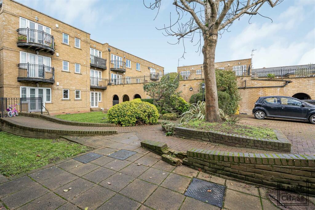 Main image of property: Fontaine Court, High Street, London, N14