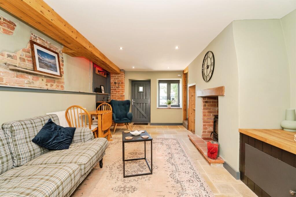 Grove Corner, Roughton, Norwich - More