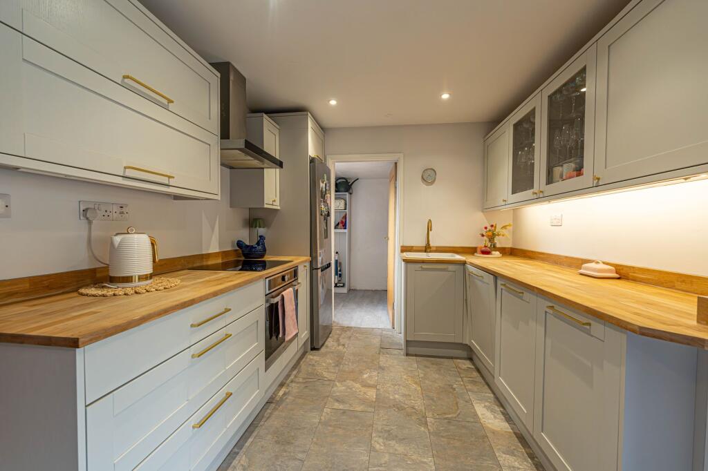 House in Newport - View 4