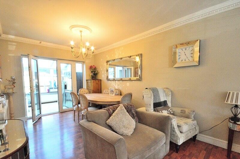 Mitchell Road, Palmers Green, London, N13 photo 3