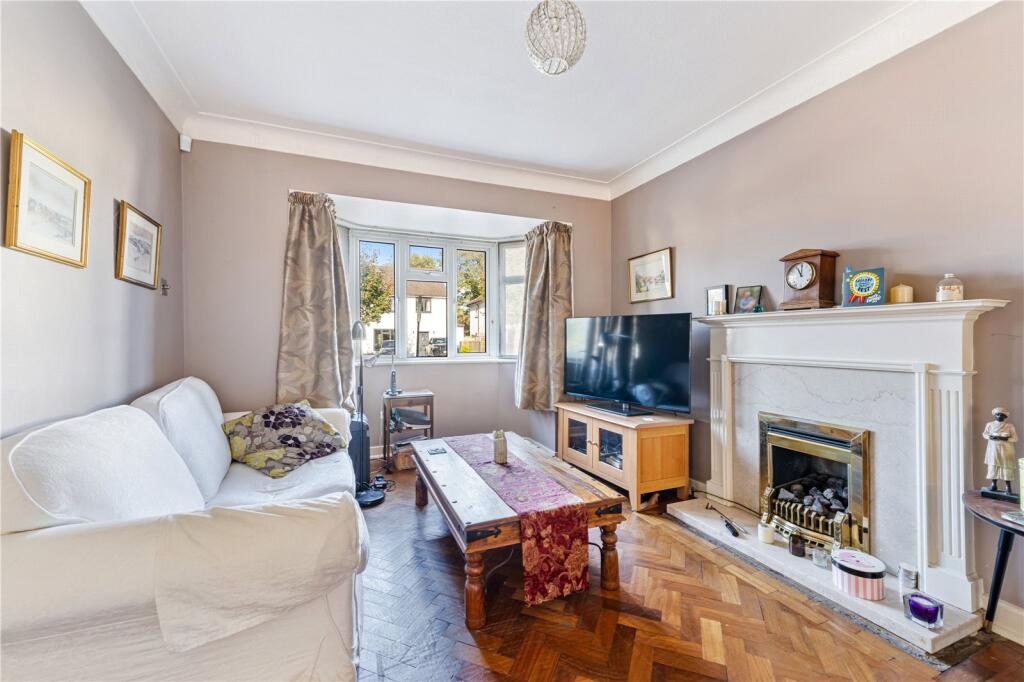 Hanworth Road, Hampton, TW12 photo 3