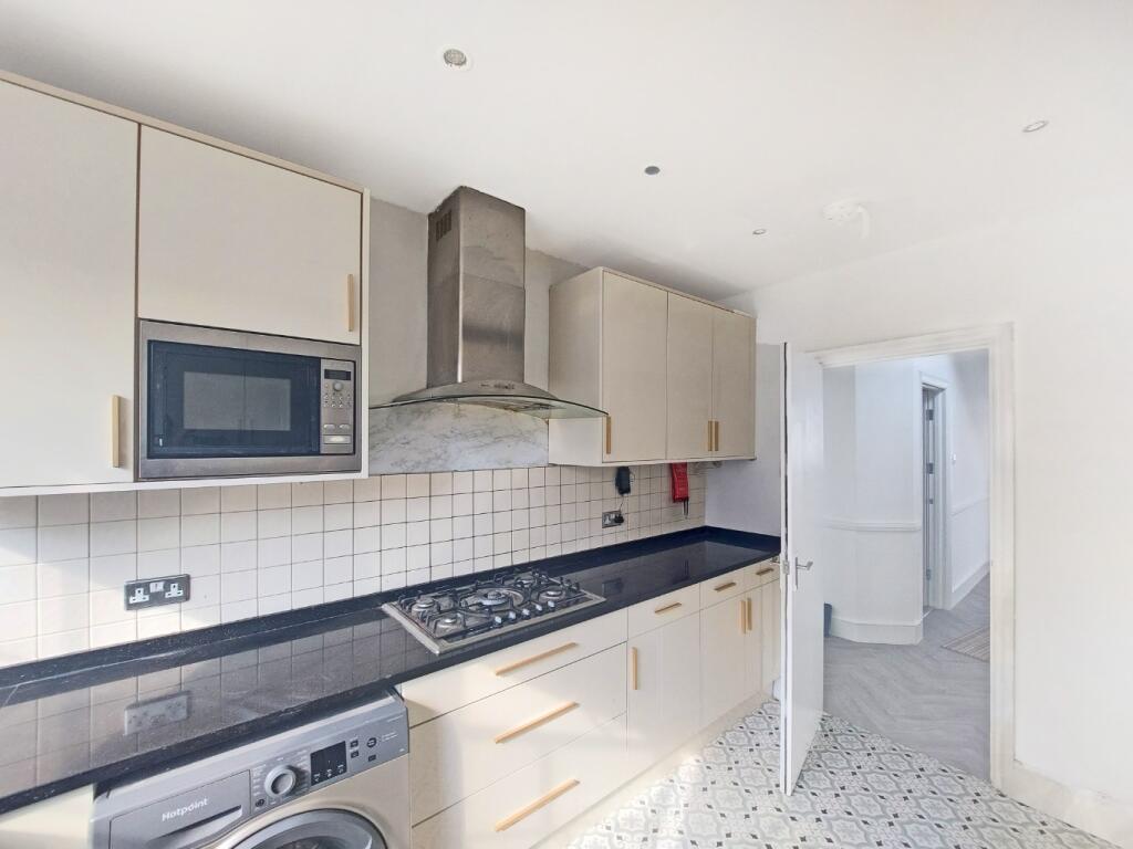 House in London, Rayners Lane - View 5