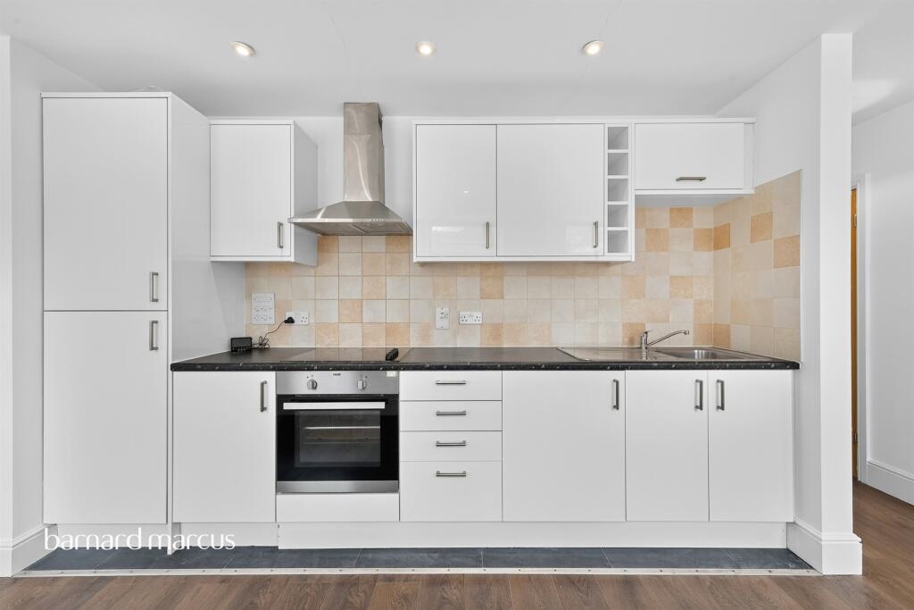 Apartment in Kingston upon Thames - View 5
