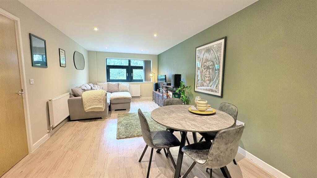 Apartment in Birmingham, Moseley - View 5