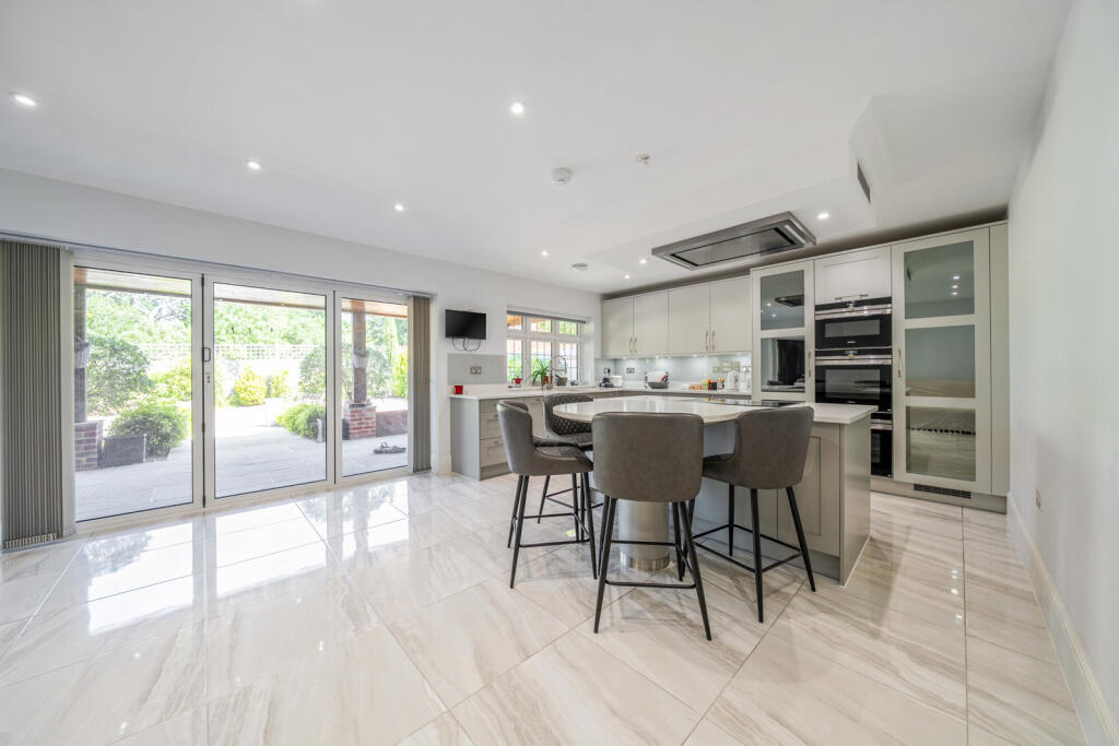 House in Bromley - View 3