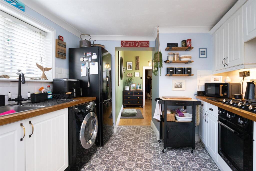 Apartment in Bexhill-on-Sea, Central - View 5