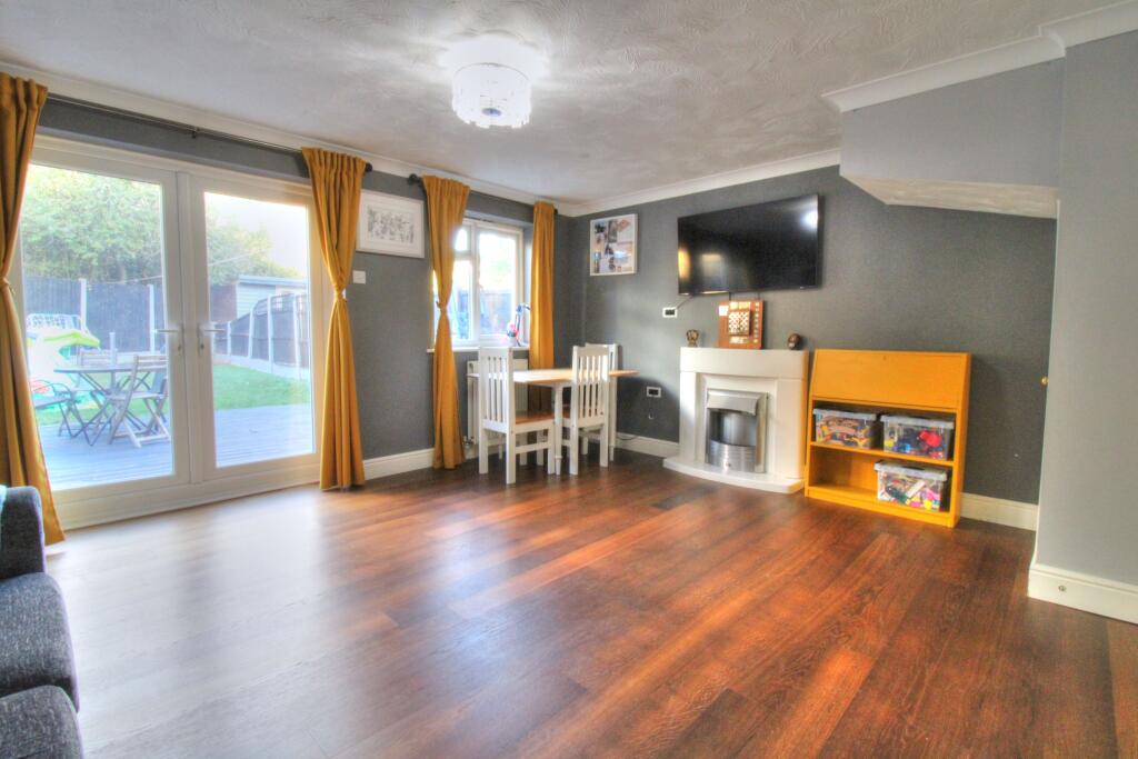 Sweet Briar Drive, Basildon, SS15 photo 4