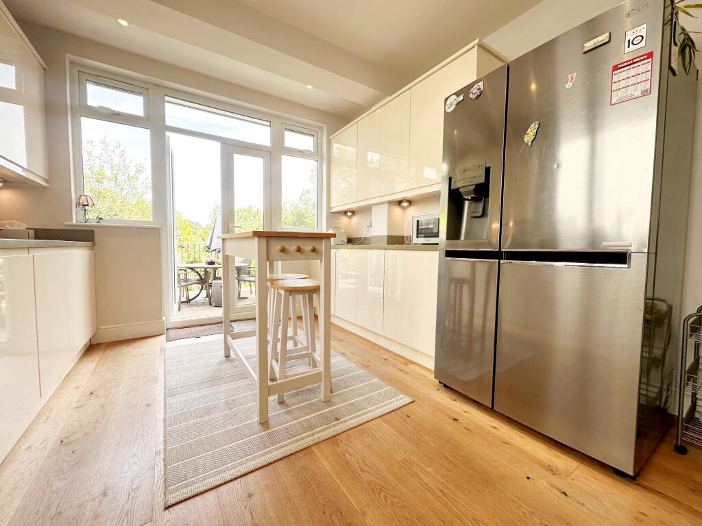 House in London - View 2
