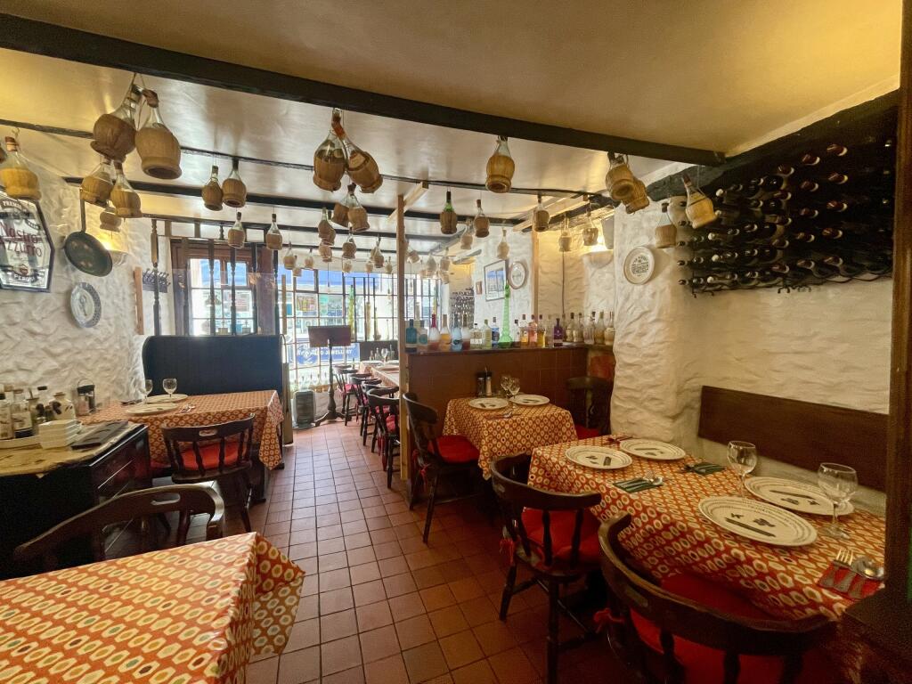 Papa Nino, Higher Market Street, East Looe, Cornwall photo 3
