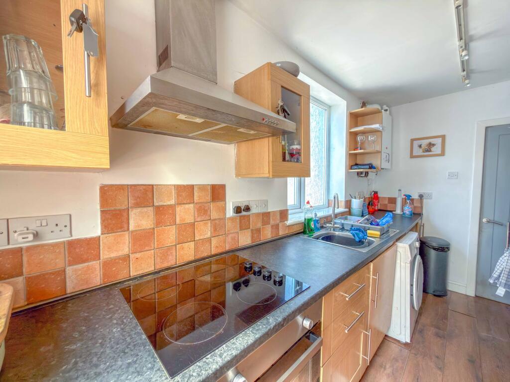 House in Nuneaton and Bedworth, Warwickshire - More