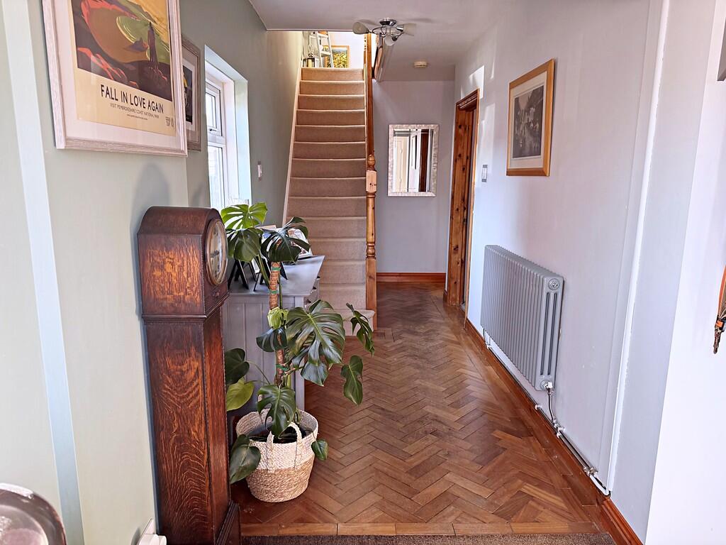 Queens Close, Kenilworth photo 4