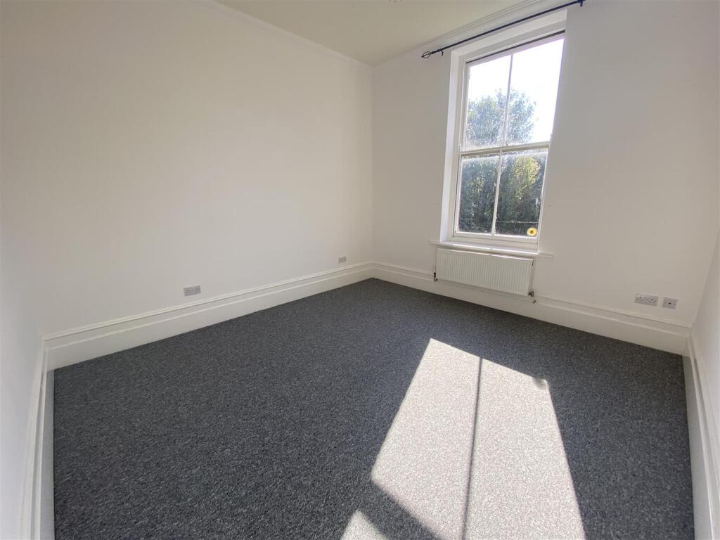 Apartment in Tonbridge - View 5