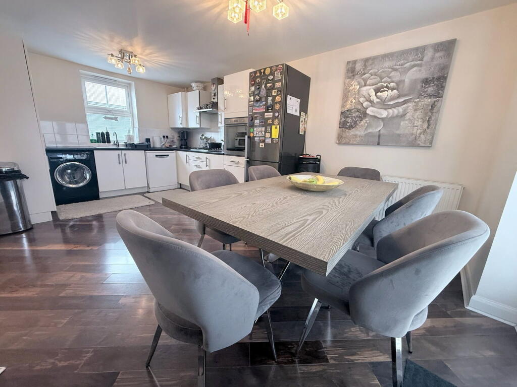 Shinglers Drive, Tipton photo 4