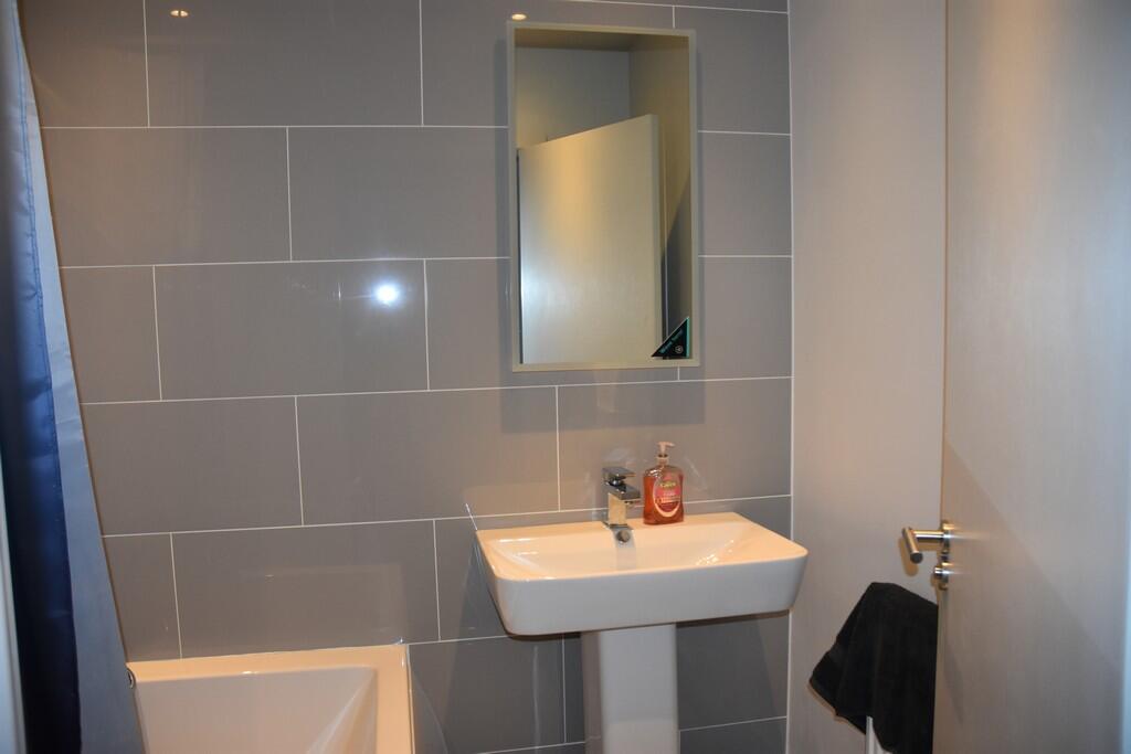 Apartment in Swansea, Carmarthen - More