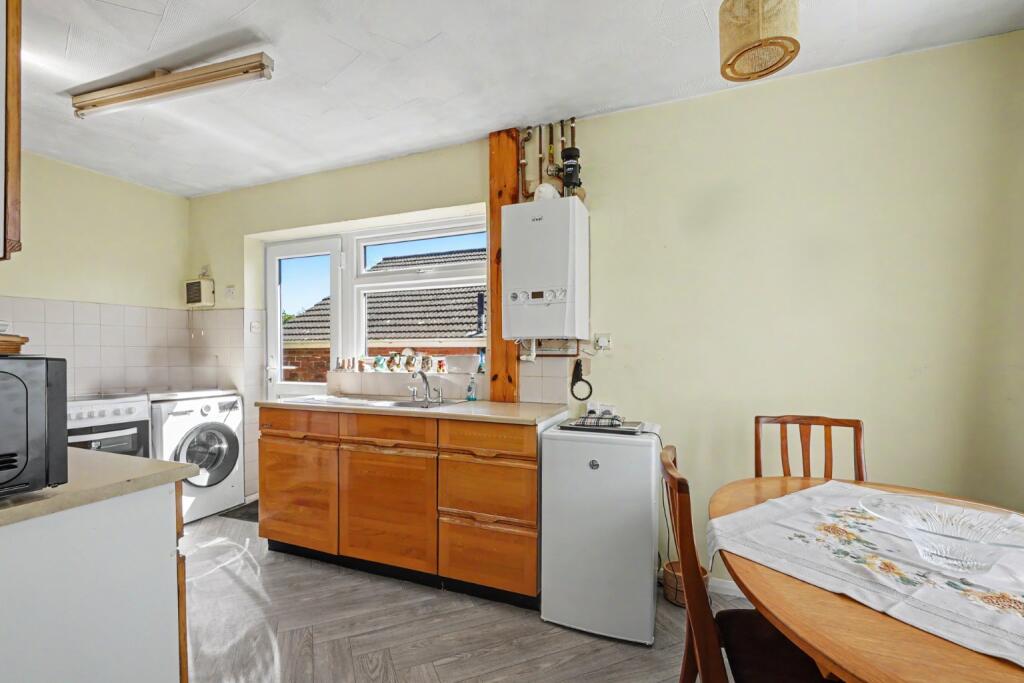 Cozenton Close, Rainham photo 4