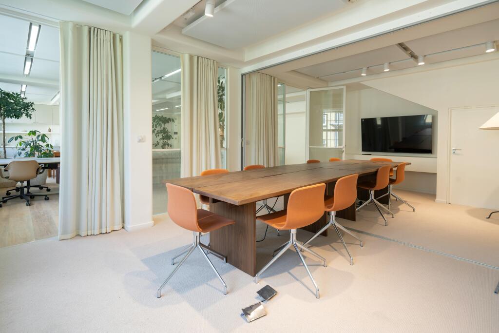 MC4361-8097-HR.jpg