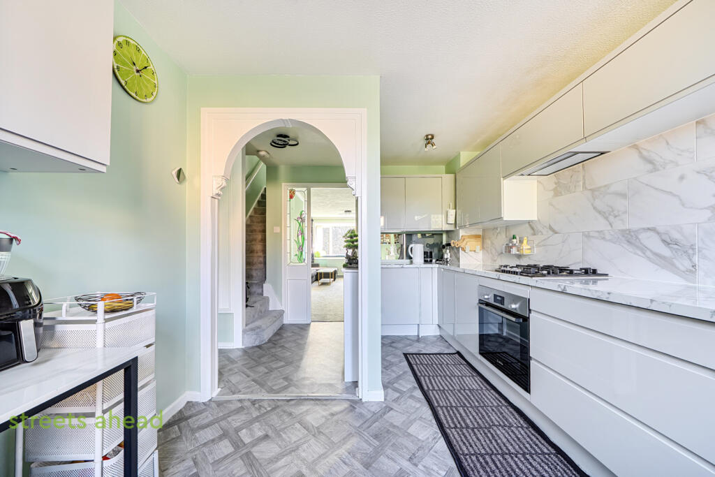 Apartment in Croydon - More