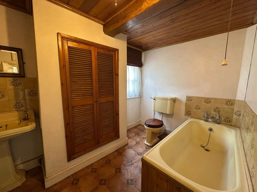 House in South Kesteven, Belton and Manthorpe - More