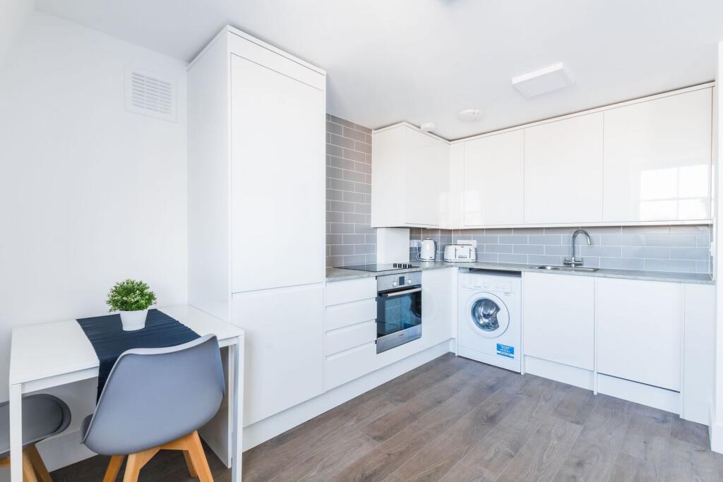 Apartment in London - View 5