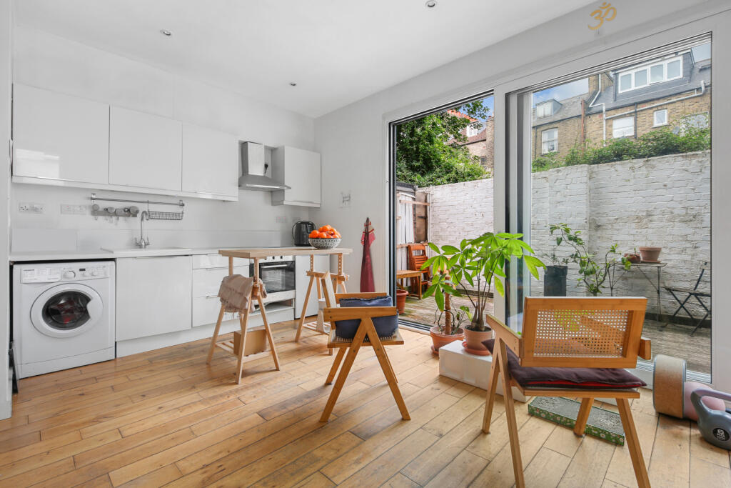 Apartment in London - More