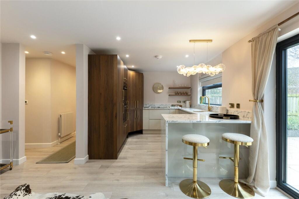 Pittville Crescent Lane, Cheltenham, Gloucestershire, GL52 photo 3