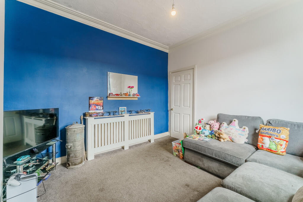 House in Wakefield, Glasshoughton - View 3