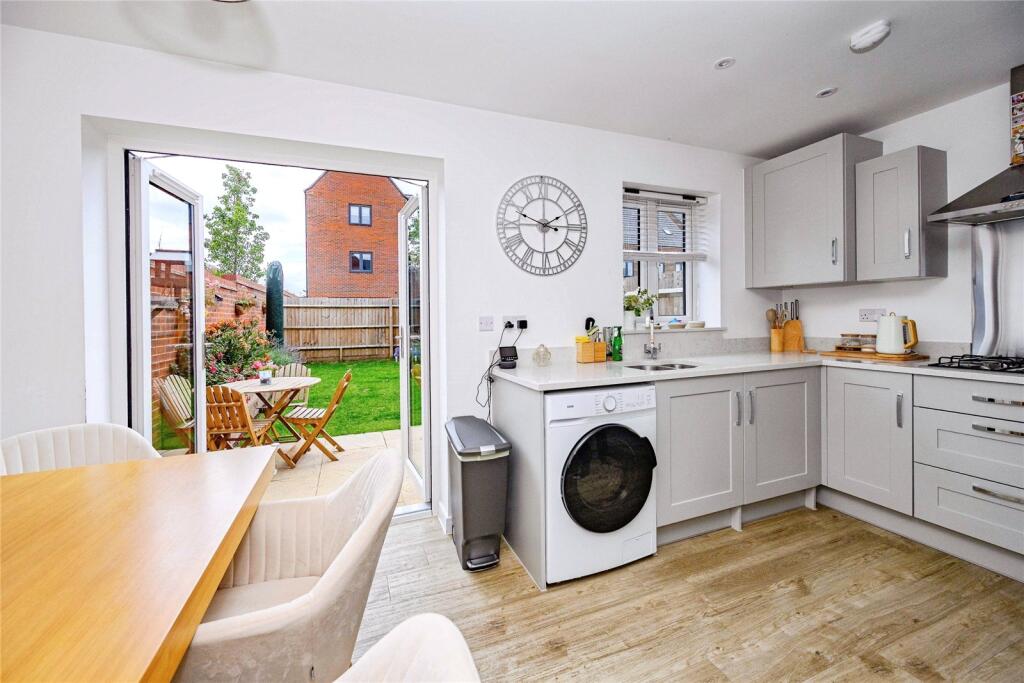 House in Luton - View 5