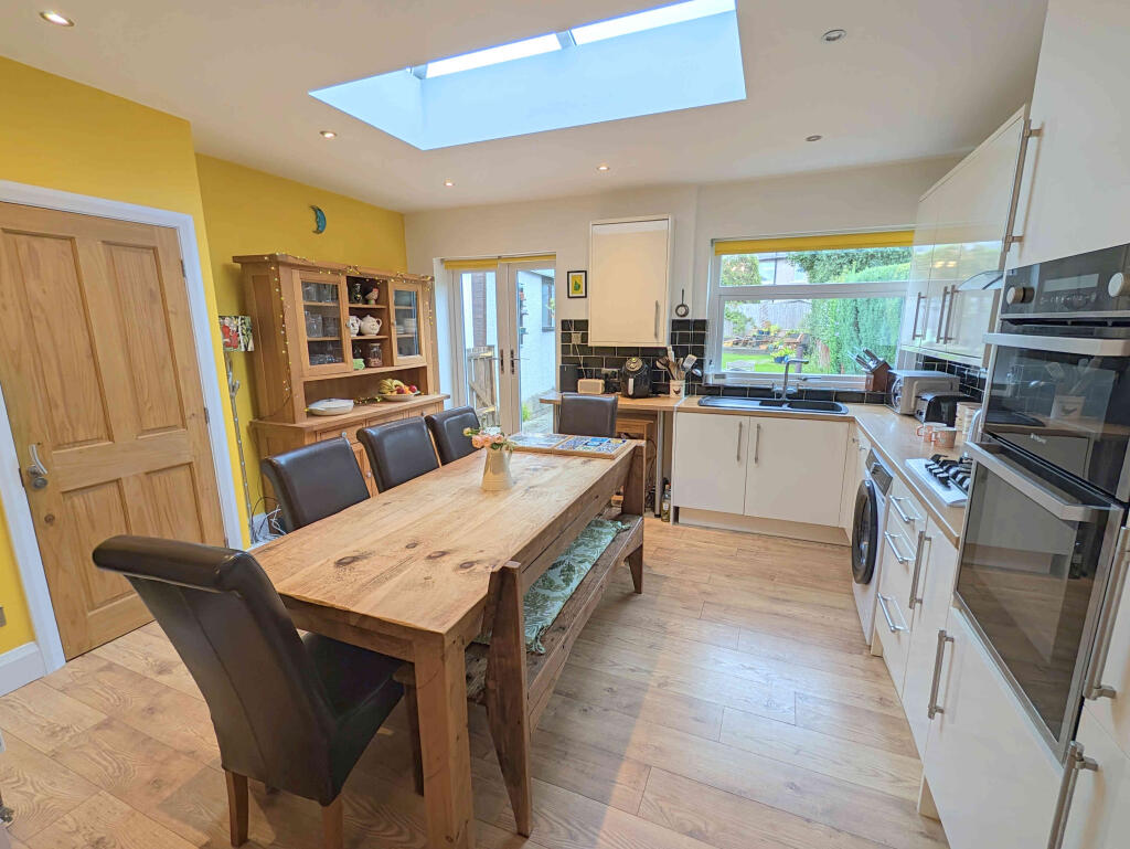 15 Lower Crow Nest Drive, Lightcliffe, HX3 8UN photo 3
