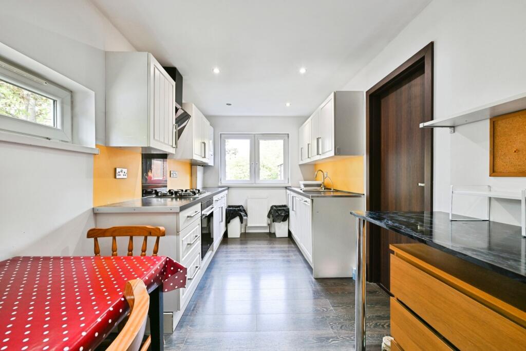 Apartment in Nottingham, Nottinghamshire - View 3