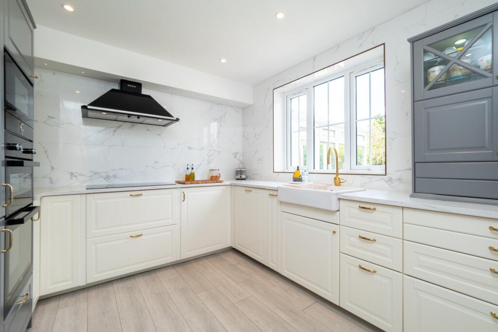 House in Sutton - View 3
