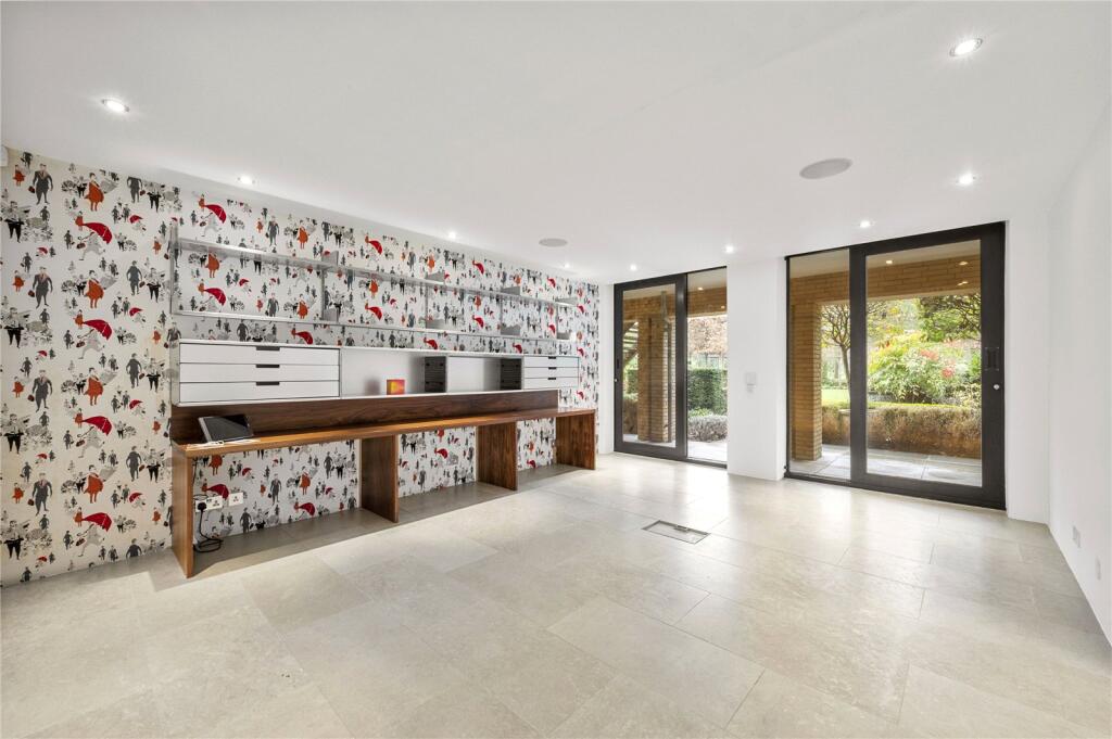 House in London, Royal Borough of Kingston upon Thames - View 4