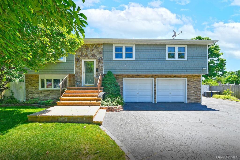 Main image of property: New York, Suffolk County, Holtsville