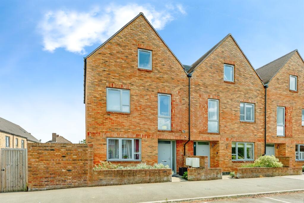 3-bed terraced on Portland Drive, Merstham, Redhill, £475,000